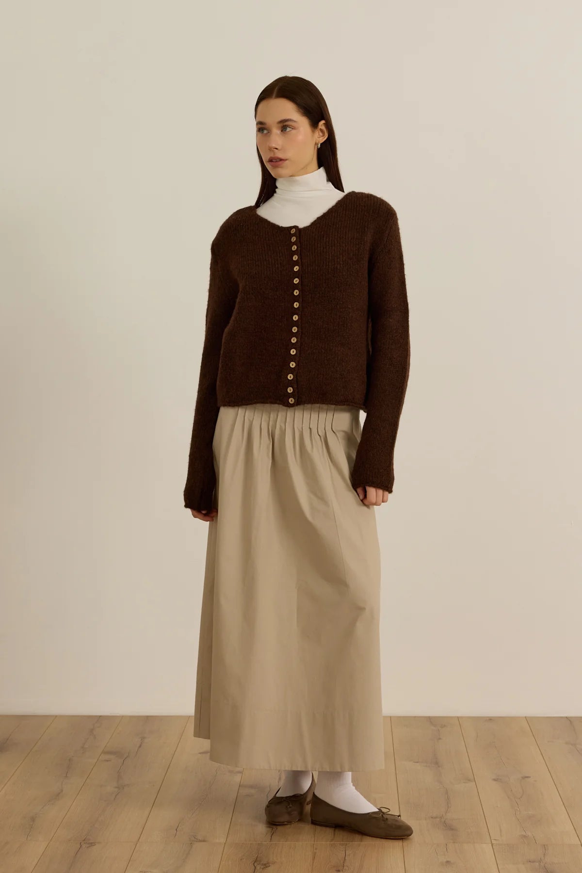 CARDIGAN EN COTON AVEC BOUTONS BOISÉS - BRUN CHAUD