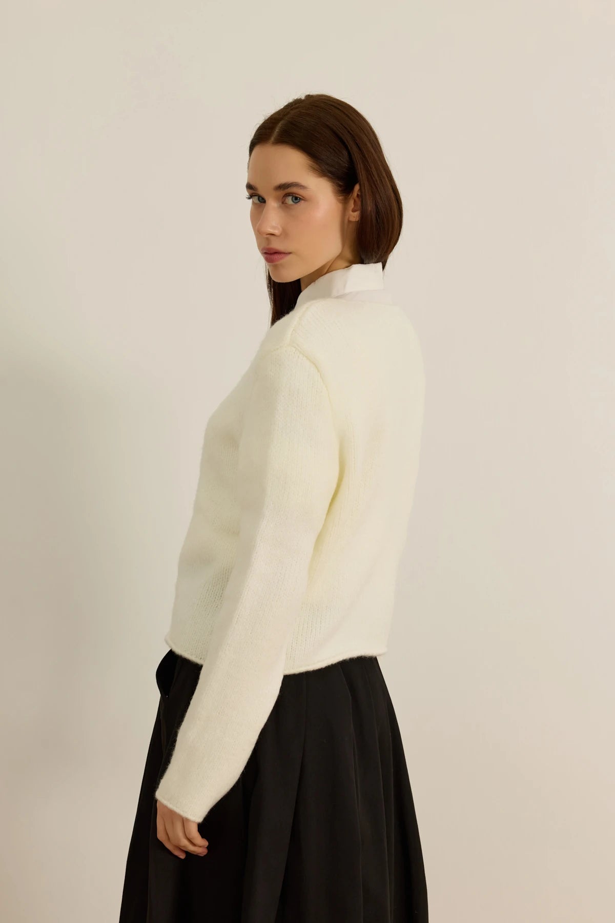 CARDIGAN EN COTON AVEC BOUTONS BOISÉS - BLANC OPALE