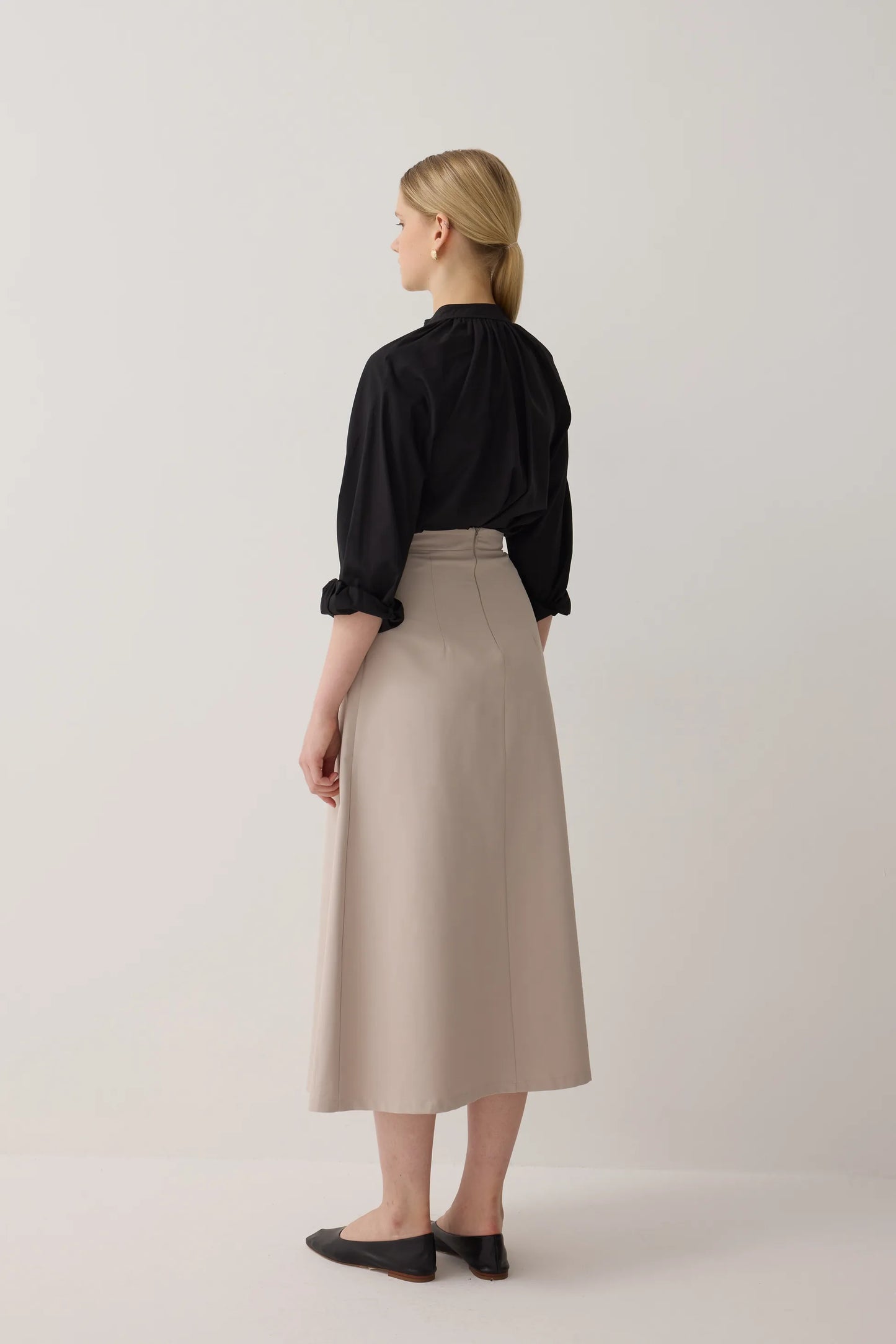 JUPE PLISSÉE À COUPE CLOCHE - MINK BEIGE