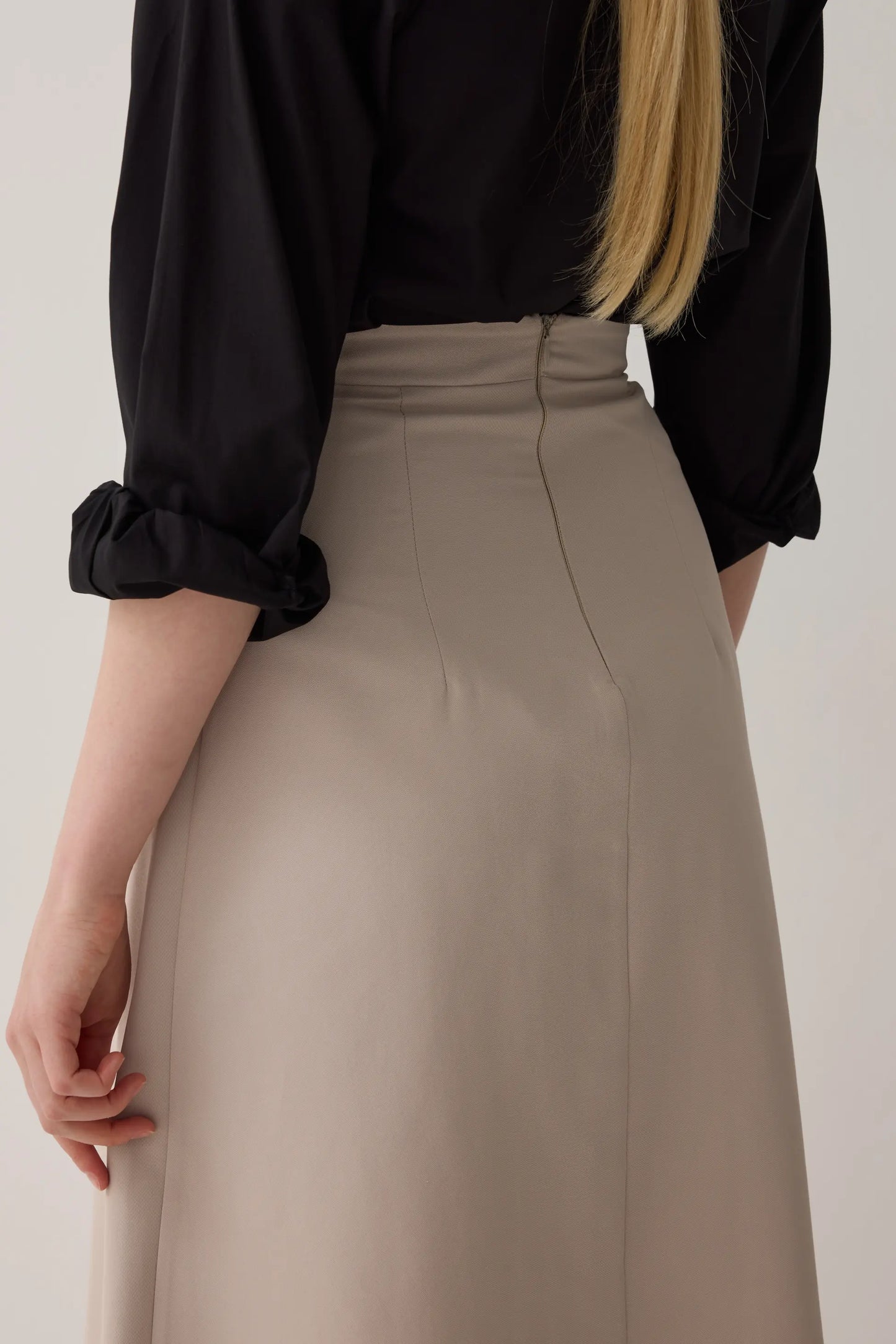 JUPE PLISSÉE À COUPE CLOCHE - MINK BEIGE