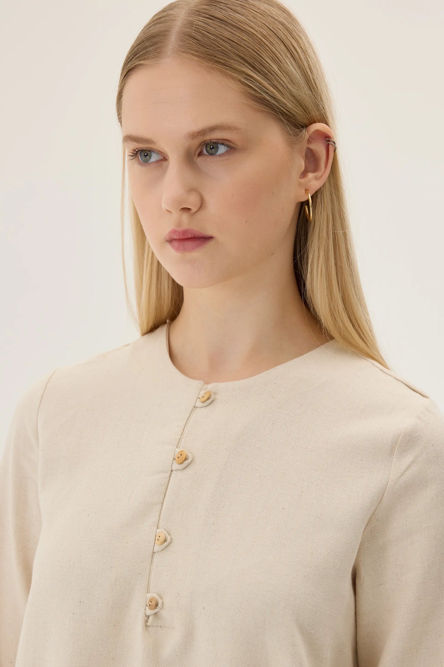 ROBE EN LIN BIOLOGIQUE À BOUTON BOISÉS - BLANC IVOIRE