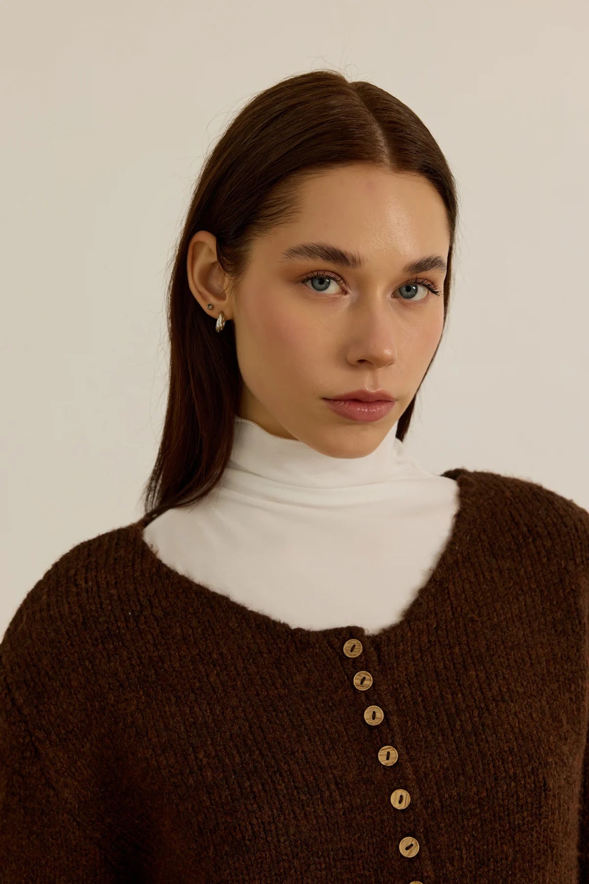 CARDIGAN EN COTON AVEC BOUTONS BOISÉS - BRUN CHAUD