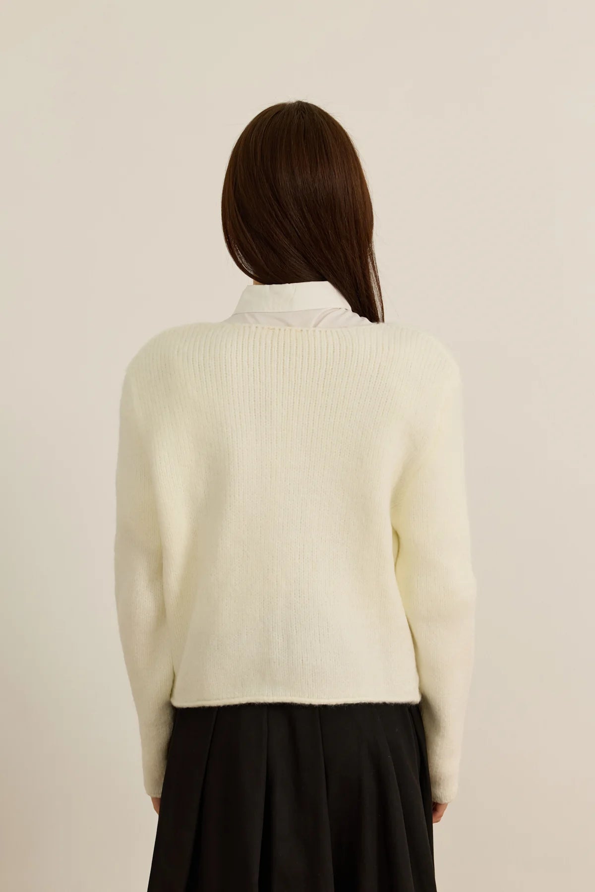 CARDIGAN EN COTON AVEC BOUTONS BOISÉS - BLANC OPALE