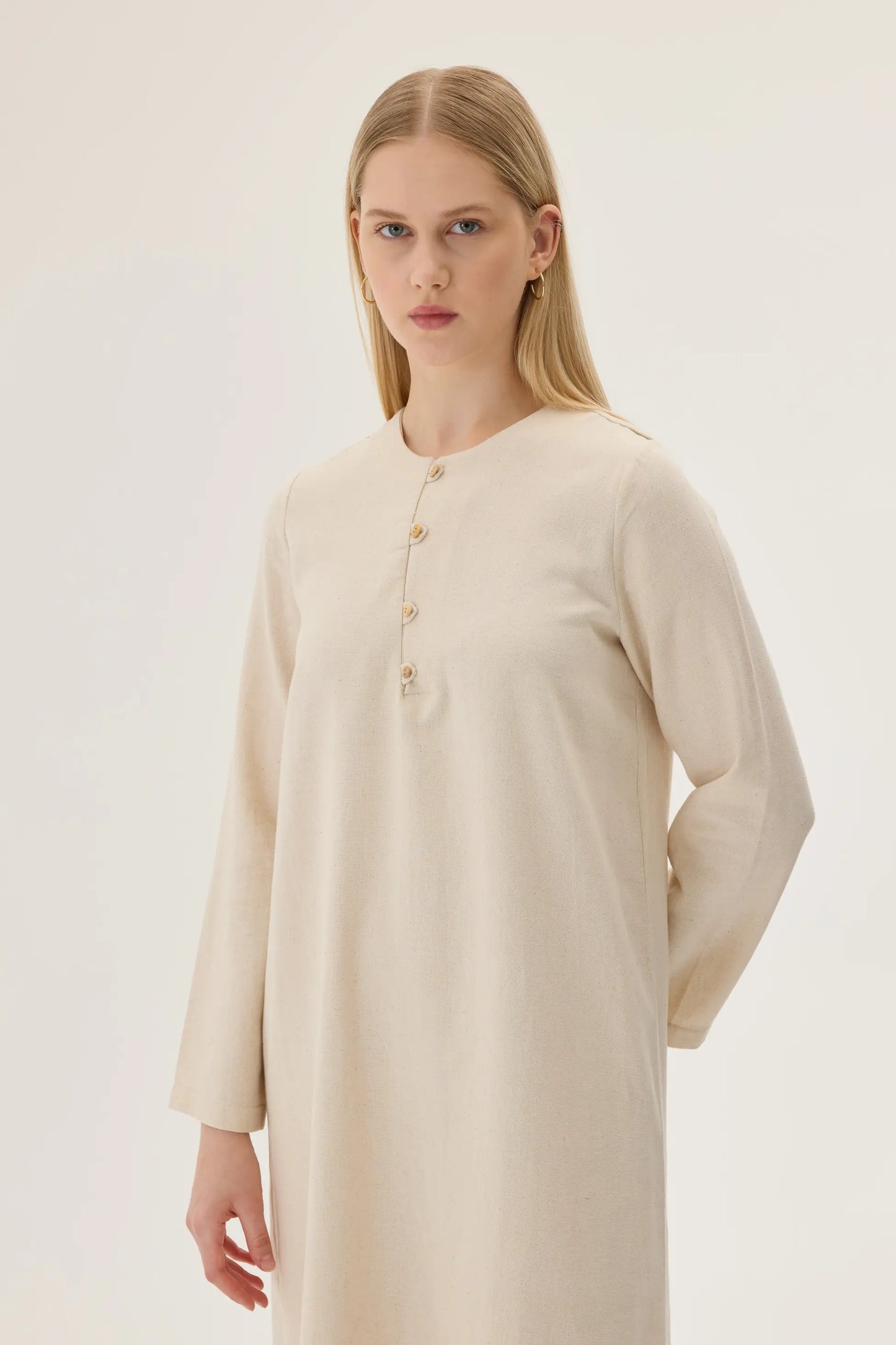 ROBE EN LIN BIOLOGIQUE À BOUTON BOISÉS - BLANC IVOIRE